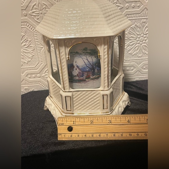 2005 THOMAS KINKADE Porcelain Gazebo Rotating Musical Light Lamp with Cottages - Picture 14 of 14
